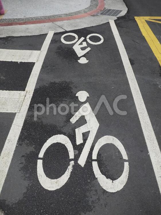 台湾の道路標識「横断歩道、自転車」