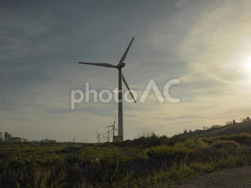 台湾桃園の觀音草漯沙丘にある風力発電の風車