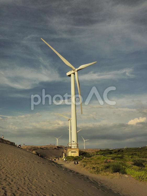 台湾桃園の觀音草漯沙丘にある風力発電の風車