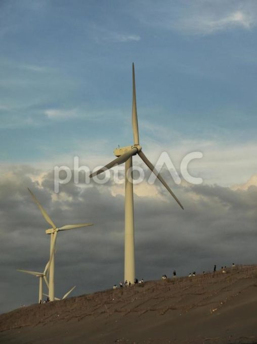 台湾桃園の觀音草漯沙丘にある風力発電の風車