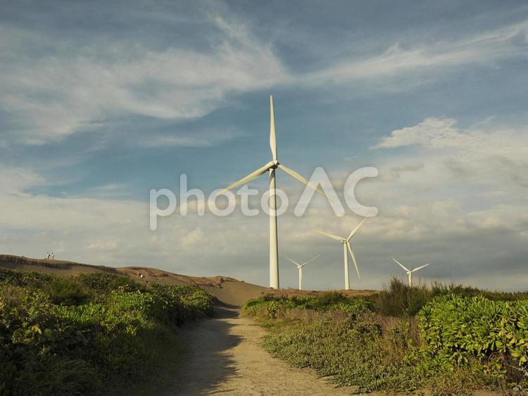 台湾桃園の觀音草漯沙丘にある風力発電の風車