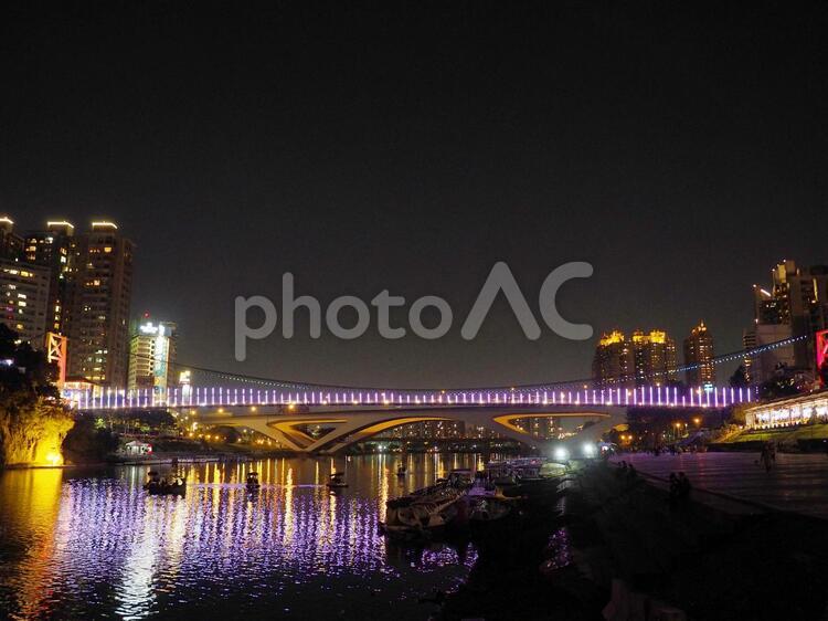 台湾碧潭の碧潭吊橋ライトアップ