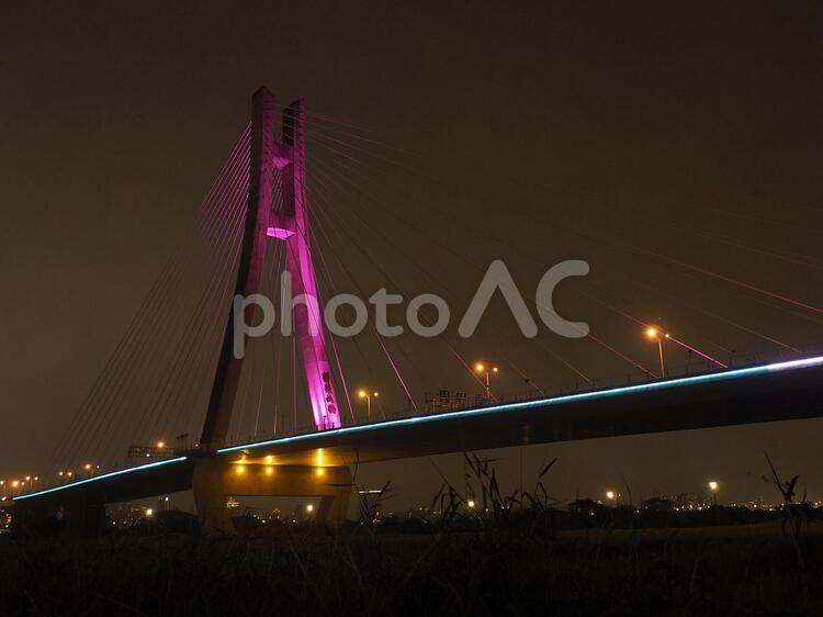 新北大橋のライトアップ_ピンク