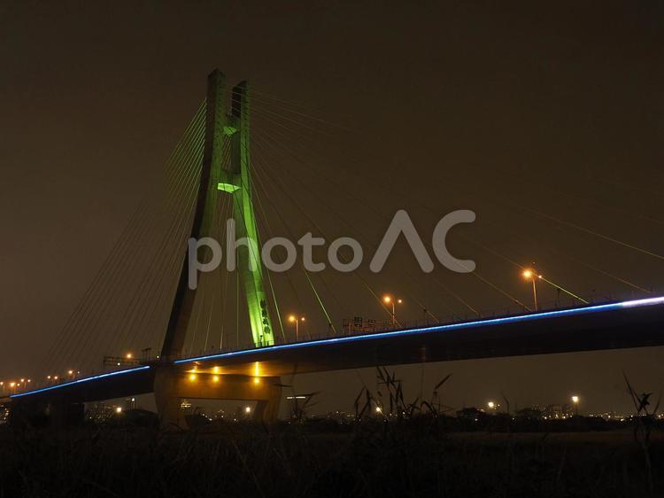 新北大橋のライトアップ_緑