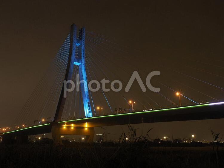 新北大橋のライトアップ_青