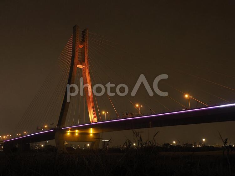 新北大橋のライトアップ_黄色