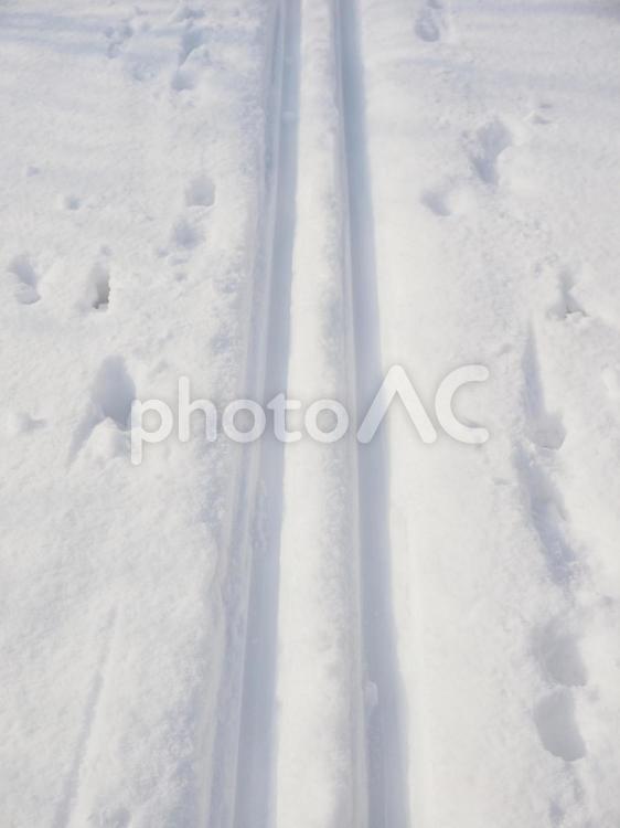 雪面とタイヤ跡（北海道札幌）
