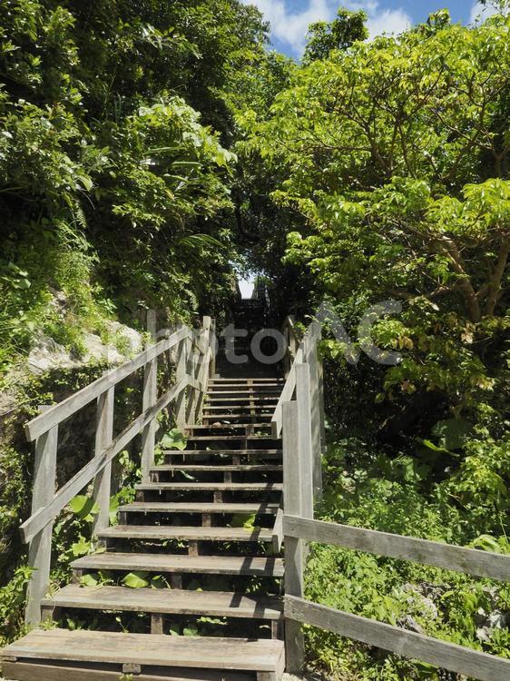 浦添ようどれの通路階段（沖縄県浦添市）