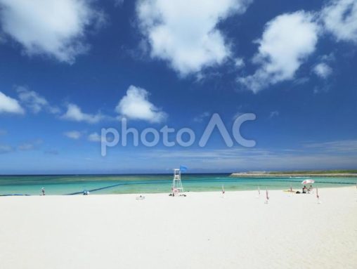 トロピカルビーチ白い砂浜（沖縄県宜野湾市真志喜）