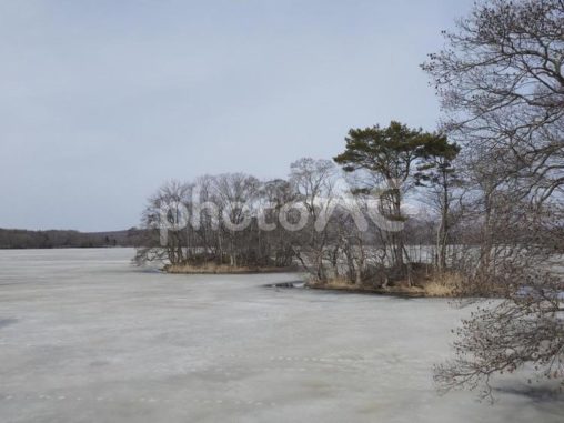 大沼国定公園と冬の青空（北海道大沼市）