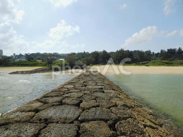 沖縄の海_仲泊海岸(沖縄県恩納村仲泊)