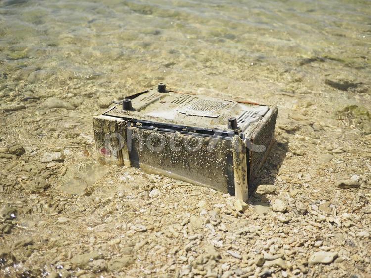 海に落ちていた機械ゴミ