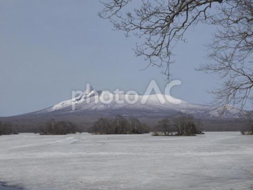 駒ヶ岳、大沼国定公園と冬の青空（北海道）