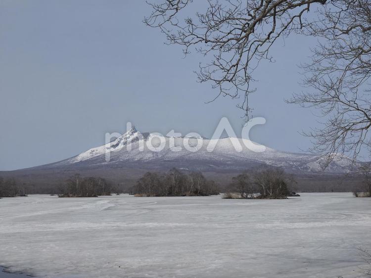 駒ヶ岳、大沼国定公園と冬の青空（北海道）