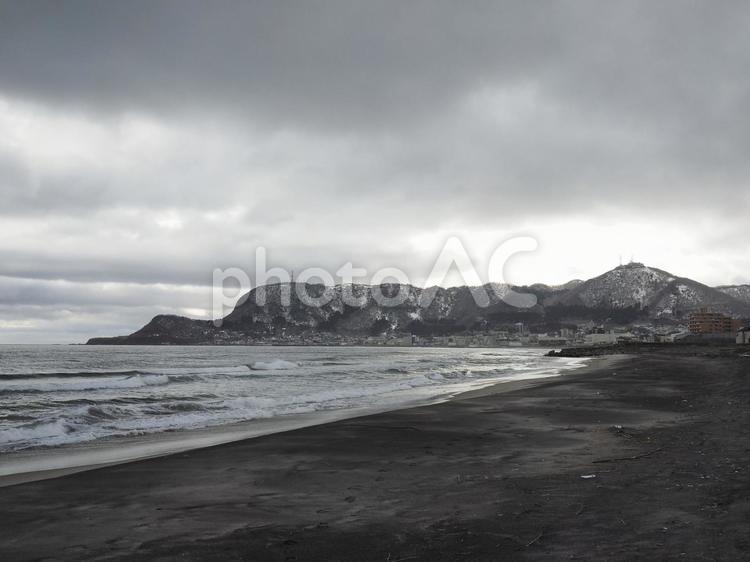 大森浜と陰鬱な空（北海道函館市）