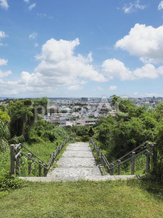 浦添ようどれからの風景、宜野湾中城方面（沖縄県浦添市）