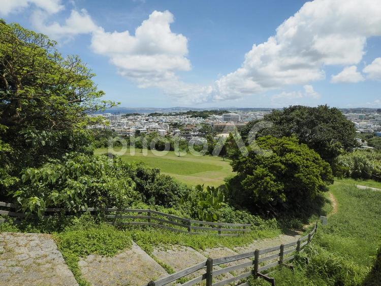 浦添ようどれからの風景、宜野湾北谷方面（沖縄県浦添市）