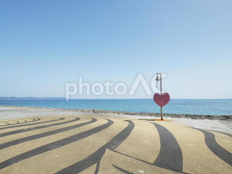 太陽の鐘（てぃーだのかね）あざまサンサンビーチ(沖縄県南城市知念安座間)