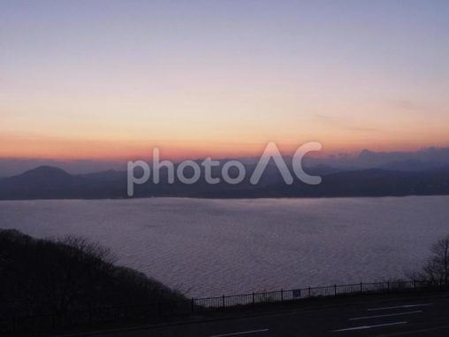 夕暮れの函館湾と山々（函館山からの眺望）