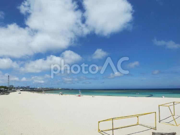 トロピカルビーチ_白い砂浜（沖縄県宜野湾市真志喜）