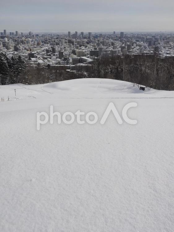 冬の札幌市の遠景（旭山記念公園）