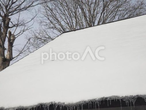 雪が積もった屋根（北海道札幌市）
