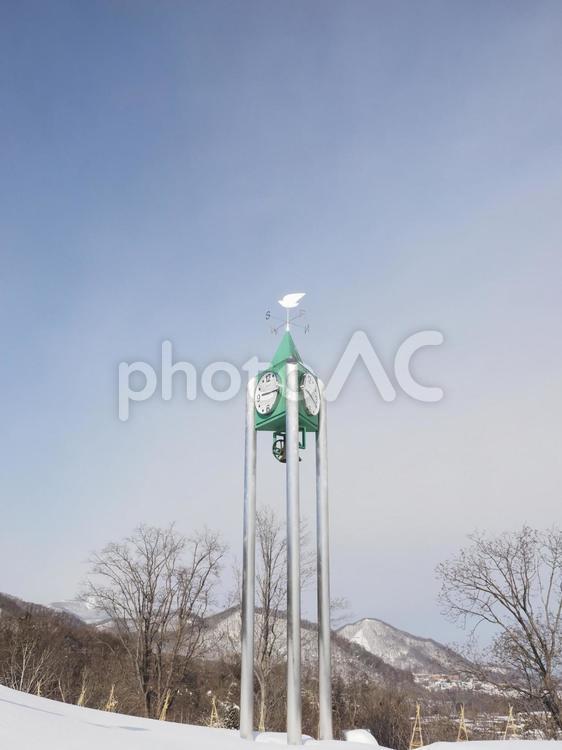 冬の旭山記念公園の時計（北海道札幌市）