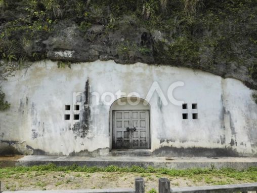 浦添ようどれ（沖縄県浦添市）