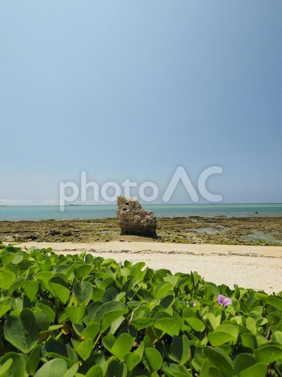 瀬長西ビーチと子宝岩（沖縄県豊見城市瀬長）