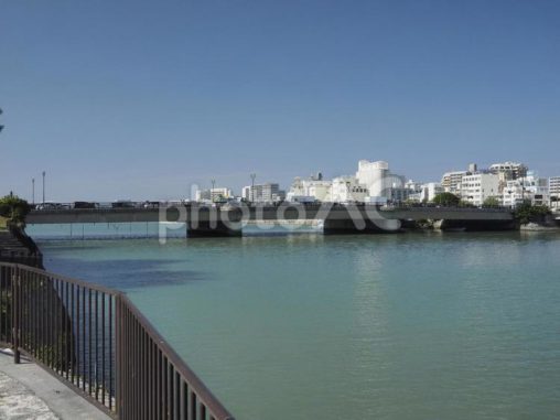 明治橋（那覇市奥武山公園から）