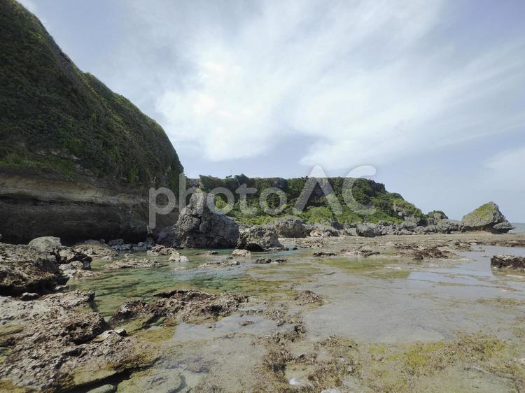 慶座絶壁（ギーザバンタ）(沖縄県八重瀬町)