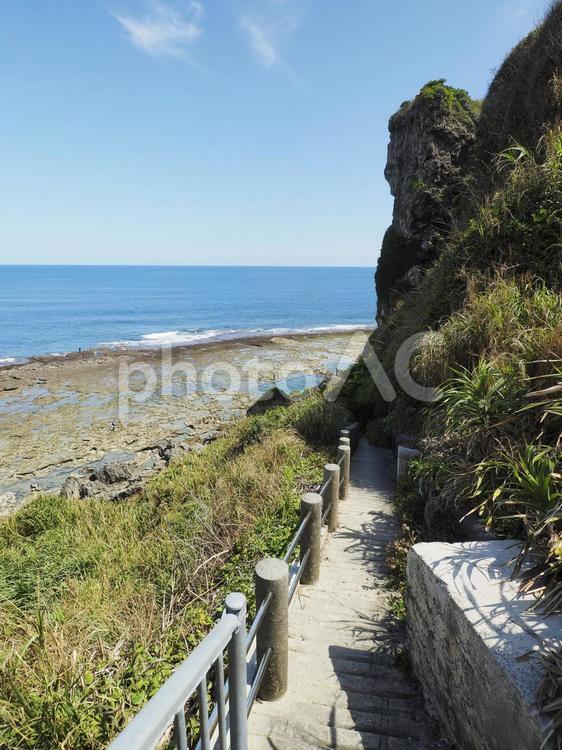 慶座絶壁（ギーザバンタ）(沖縄県八重瀬町)