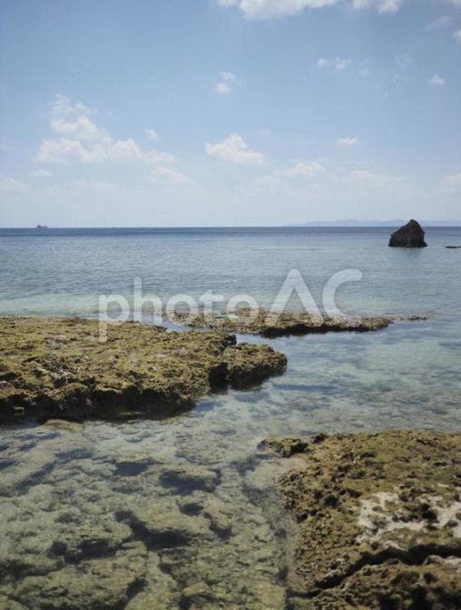 ビーチコーミング（沖縄県うるま市勝連平安名）