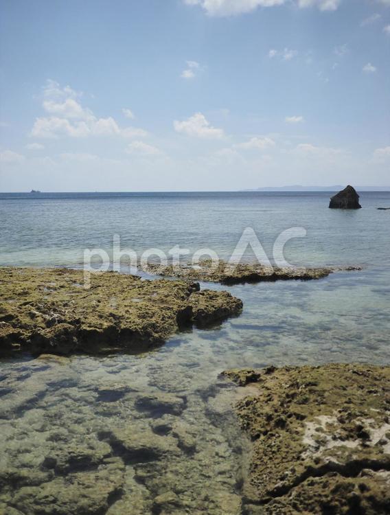 ビーチコーミング（沖縄県うるま市勝連平安名）