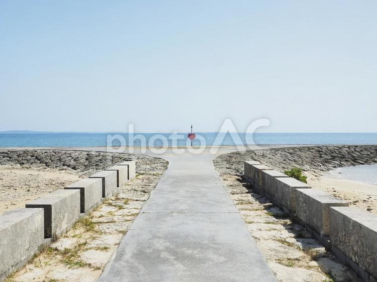 太陽の鐘（てぃーだのかね）あざまサンサンビーチ(沖縄県南城市知念安座間)