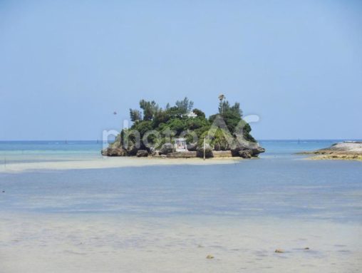 ヒ―トゥー島(沖縄県恩納村仲泊)