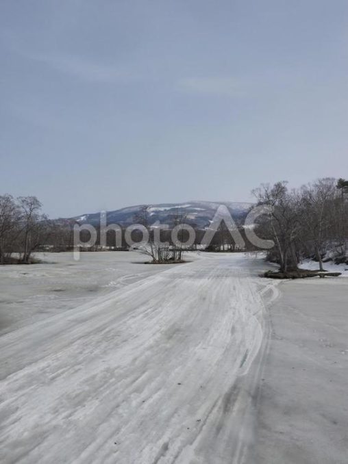 大沼国定公園と冬の青空（北海道大沼市）