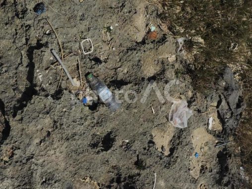 写真素材：海岸のゴミ（沖縄県南部）