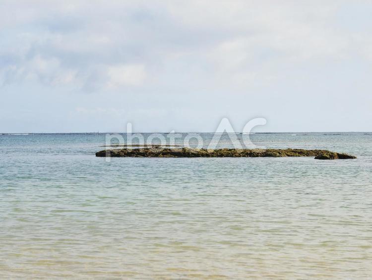 新原ビーチの岩場（沖縄県南城市玉城百名）