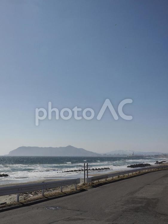 函館山と青空と海（湯川、北海道函館市）