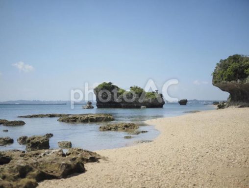 ビーチコーミング（沖縄県うるま市勝連平安名）