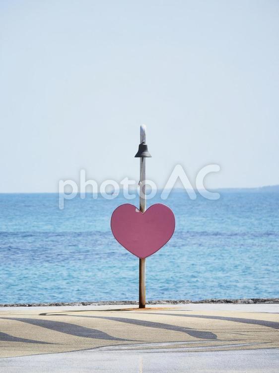 太陽の鐘（てぃーだのかね）あざまサンサンビーチ(沖縄県南城市知念安座間)