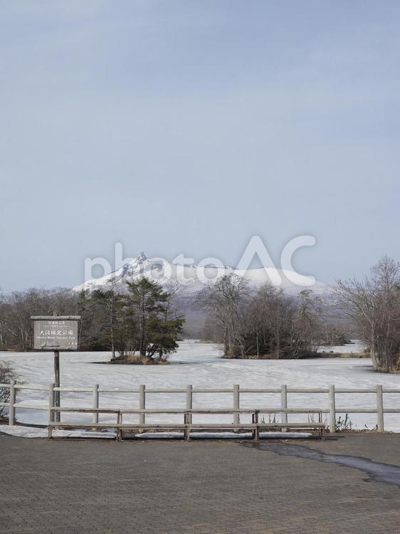 駒ヶ岳、大沼国定公園と冬の青空（北海道）