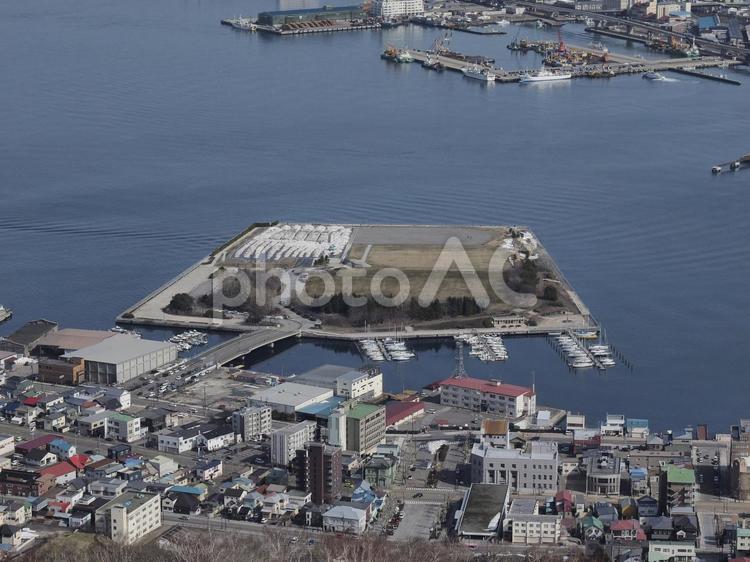 函館港、緑の島（2023年3月）