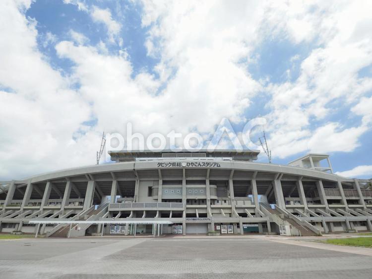 沖縄県総合運動公園_タピック県総ひやごんスタジアム（沖縄県沖縄市比屋根）