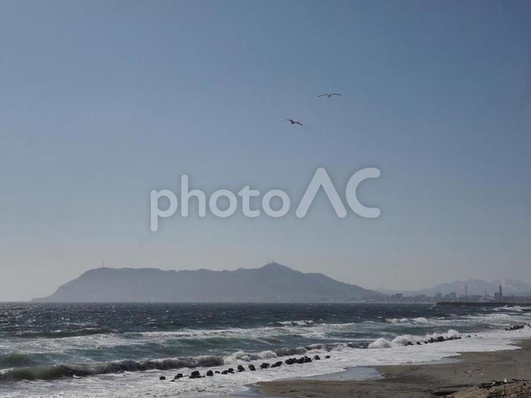 函館山と青空と海（湯川、北海道函館市）