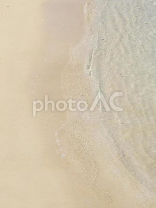 砂浜_波打ち際_波之上ビーチ（沖縄県那覇市波之上）