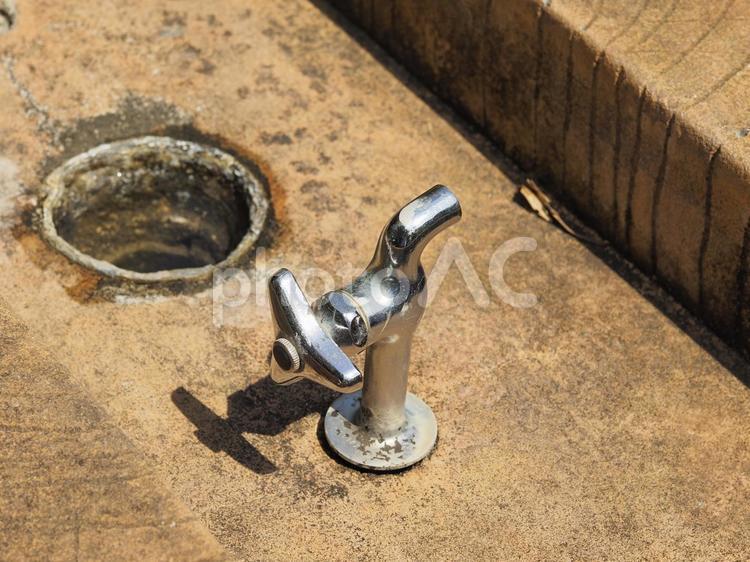 公園の変な向きの蛇口_末吉公園（沖縄県那覇市首里）