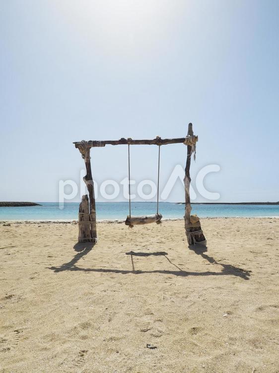 あざまサンサンビーチのブランコ(沖縄県南城市知念安座間)