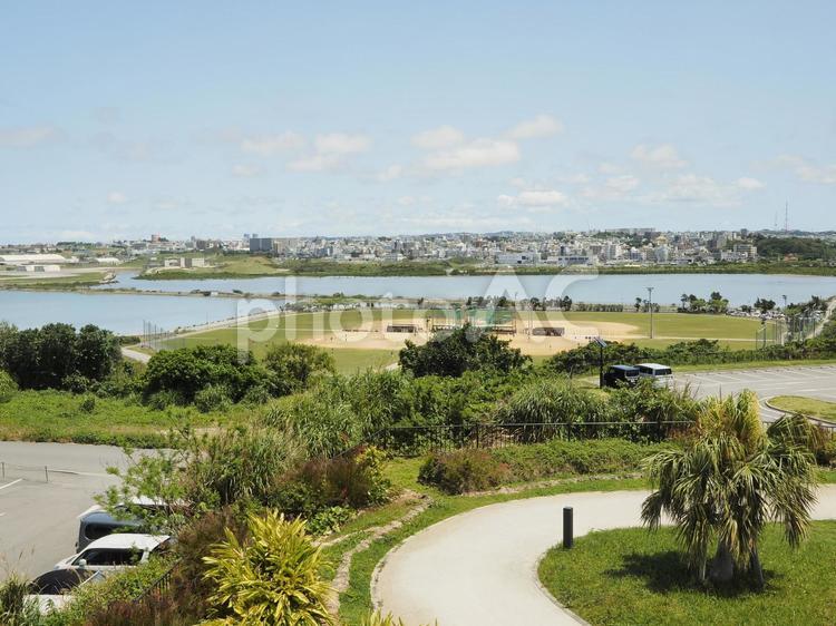 瀬長島から見た景色、瀬長島野球場（沖縄県豊見城市瀬長）